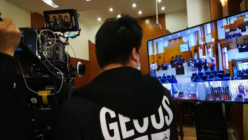 AI生成VS人工创意——邛崃广告片拍摄公司的技术浪漫主义实践